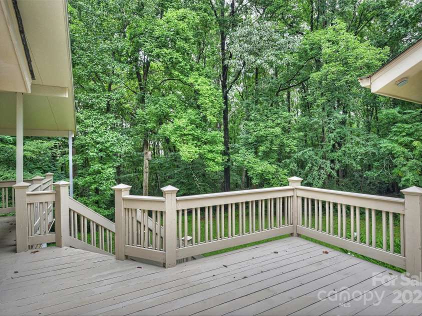 9520 Squirrel Hollow Lane, Charlotte, NC 28270.  MLS# CAR4290634, YatesRealty ID 20956. 