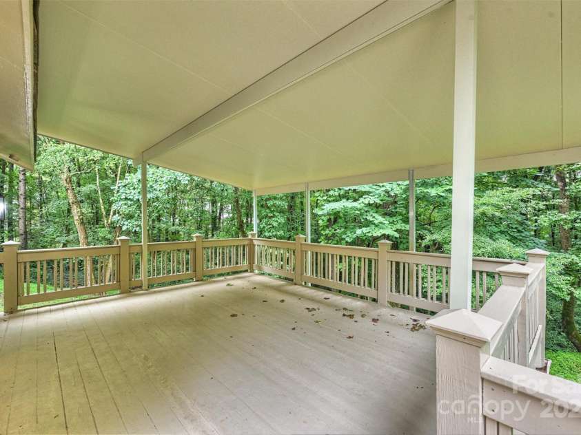 9520 Squirrel Hollow Lane, Charlotte, NC 28270.  MLS# CAR4290634, YatesRealty ID 20956. 