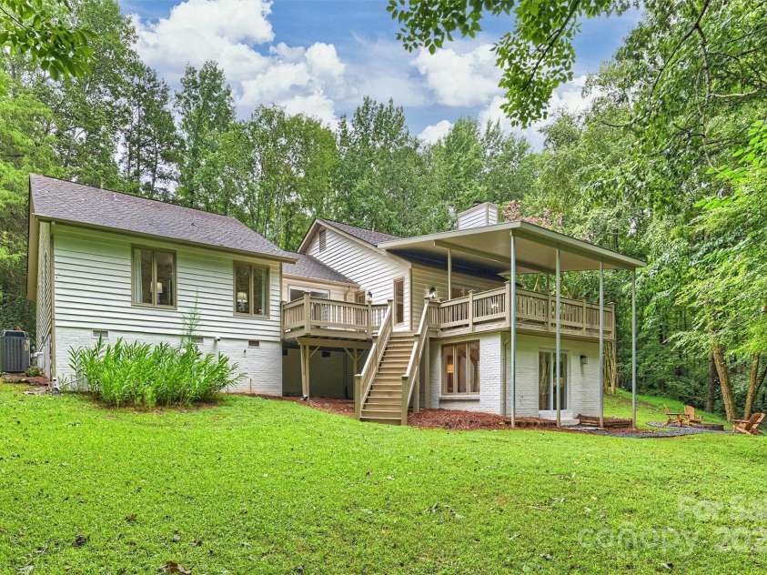 9520 Squirrel Hollow Lane, Charlotte, NC 28270.  MLS# CAR4290634, YatesRealty ID 20956. 