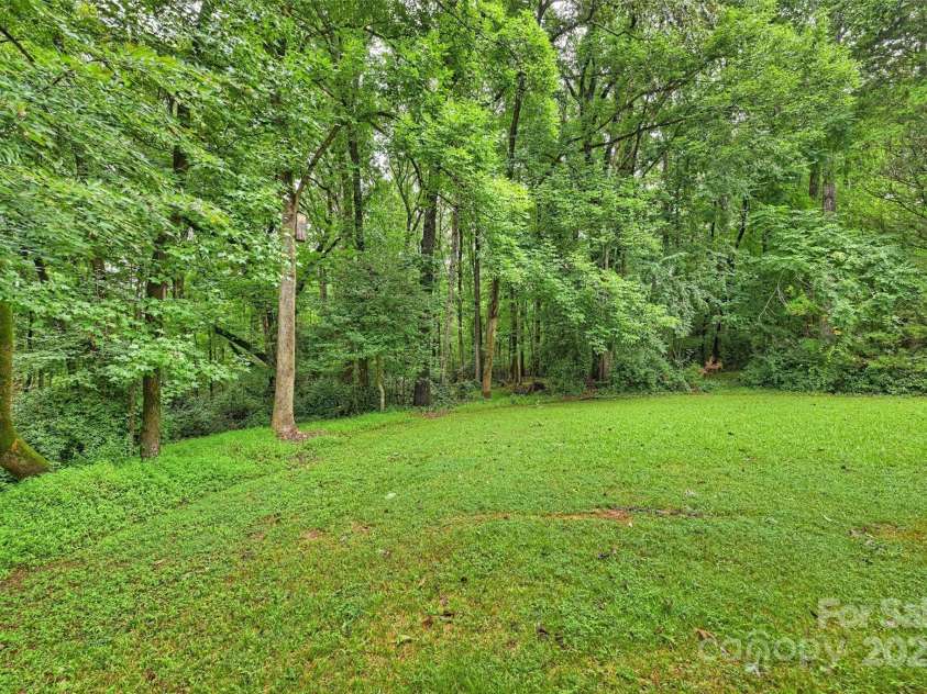 9520 Squirrel Hollow Lane, Charlotte, NC 28270.  MLS# CAR4290634, YatesRealty ID 20956. 