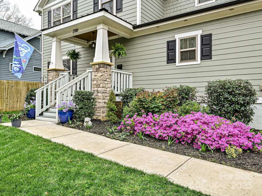 2518 Pinckney Avenue, Charlotte, NC 28205.  MLS# CAR4262897, YatesRealty ID 20957. 