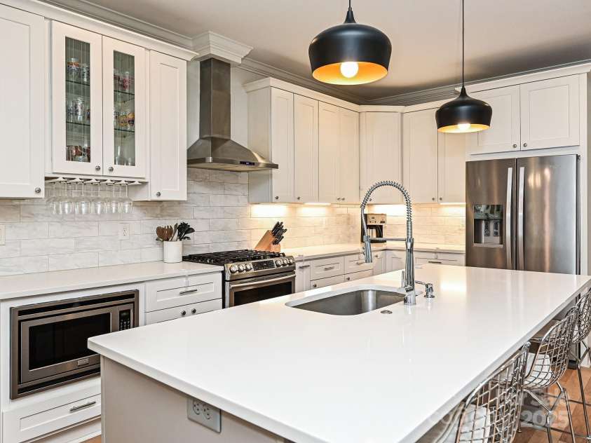 2518 Pinckney Avenue, Charlotte, NC 28205.  MLS# CAR4262897, YatesRealty ID 20957. 