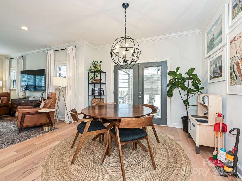 2518 Pinckney Avenue, Charlotte, NC 28205.  MLS# CAR4262897, YatesRealty ID 20957. 