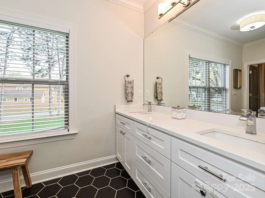 2518 Pinckney Avenue, Charlotte, NC 28205.  MLS# CAR4262897, YatesRealty ID 20957. 