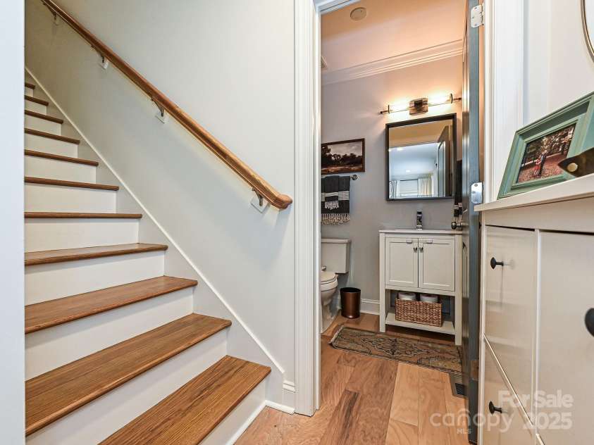 2518 Pinckney Avenue, Charlotte, NC 28205.  MLS# CAR4262897, YatesRealty ID 20957. 