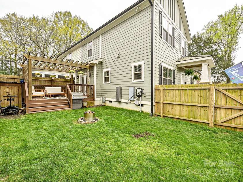 2518 Pinckney Avenue, Charlotte, NC 28205.  MLS# CAR4262897, YatesRealty ID 20957. 