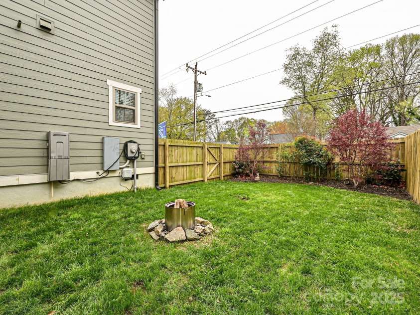 2518 Pinckney Avenue, Charlotte, NC 28205.  MLS# CAR4262897, YatesRealty ID 20957. 