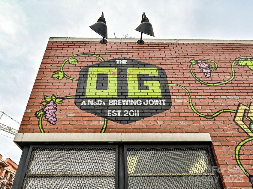 2518 Pinckney Avenue, Charlotte, NC 28205.  MLS# CAR4262897, YatesRealty ID 20957. 