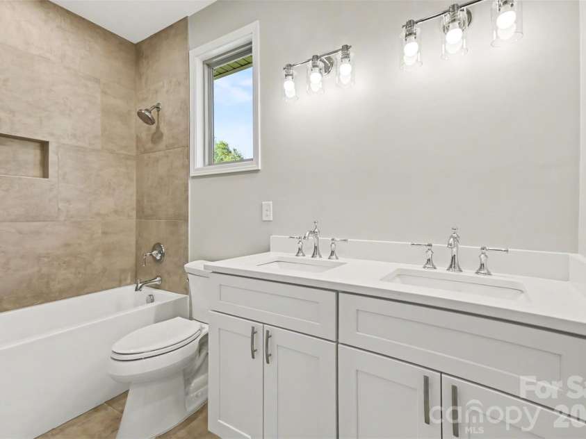 2225 Irma Street, Charlotte, NC 28216.  MLS# CAR4370906, YatesRealty ID 20958. 