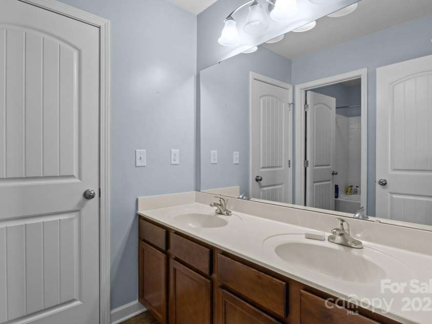 4117 Bright Road, Charlotte, NC 28214.  MLS# CAR4261381, YatesRealty ID 20958. 
