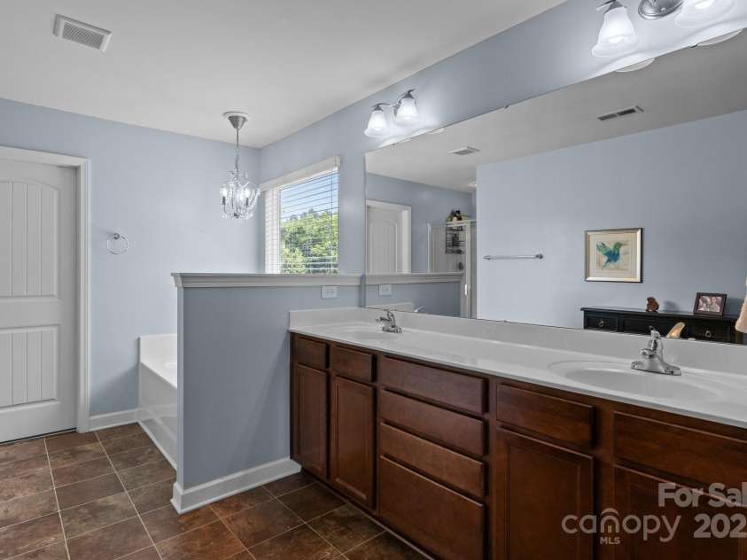 4117 Bright Road, Charlotte, NC 28214.  MLS# CAR4261381, YatesRealty ID 20958. 
