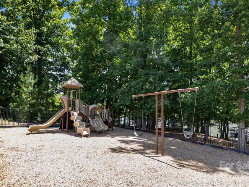 4117 Bright Road, Charlotte, NC 28214.  MLS# CAR4261381, YatesRealty ID 20958. 