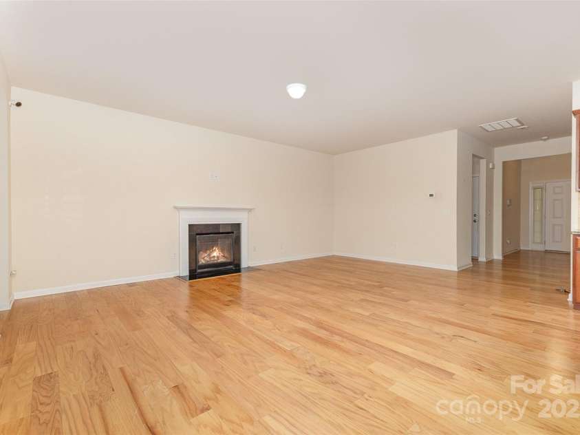 527 Livingston Drive, Lancaster, SC 29720.  MLS# CAR4264174, YatesRealty ID 20959. 