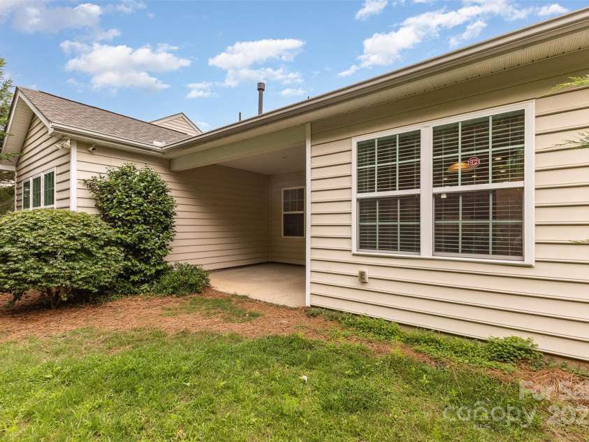 527 Livingston Drive, Lancaster, SC 29720.  MLS# CAR4264174, YatesRealty ID 20959. 