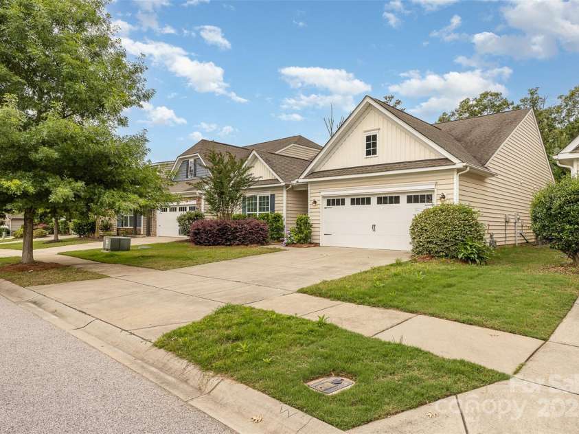 527 Livingston Drive, Lancaster, SC 29720.  MLS# CAR4264174, YatesRealty ID 20959. 