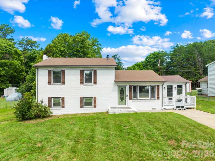 102 Wingate Drive, Stanley, NC 28164.  MLS# CAR4406481, YatesRealty ID 2096. 
