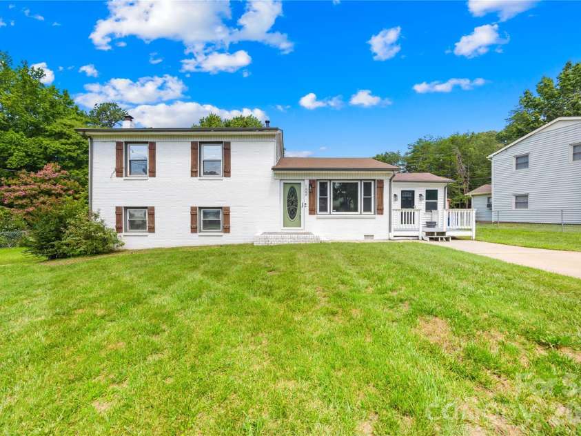 102 Wingate Drive, Stanley, NC 28164.  MLS# CAR4406481, YatesRealty ID 2096. 