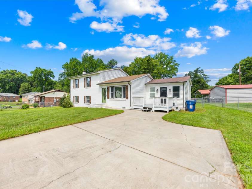 102 Wingate Drive, Stanley, NC 28164.  MLS# CAR4406481, YatesRealty ID 2096. 