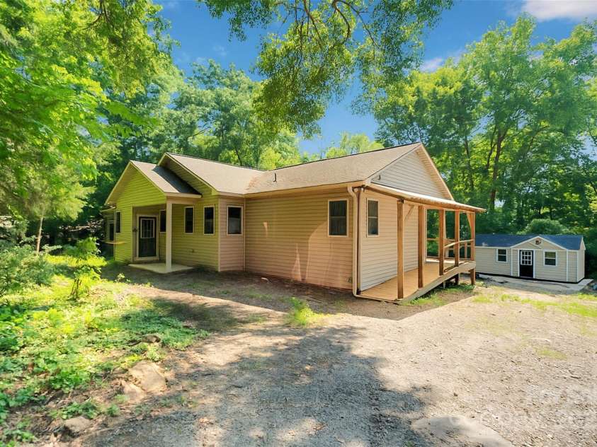 3333 Roberta Road, Concord, NC 28027.  MLS# CAR4325071, YatesRealty ID 2096. 