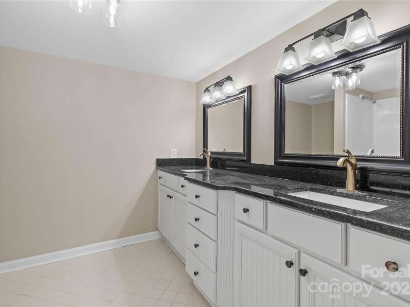 5916 Cashion Road, Huntersville, NC 28078.  MLS# CAR4266998, YatesRealty ID 20960. Basement Level Bathroom 3