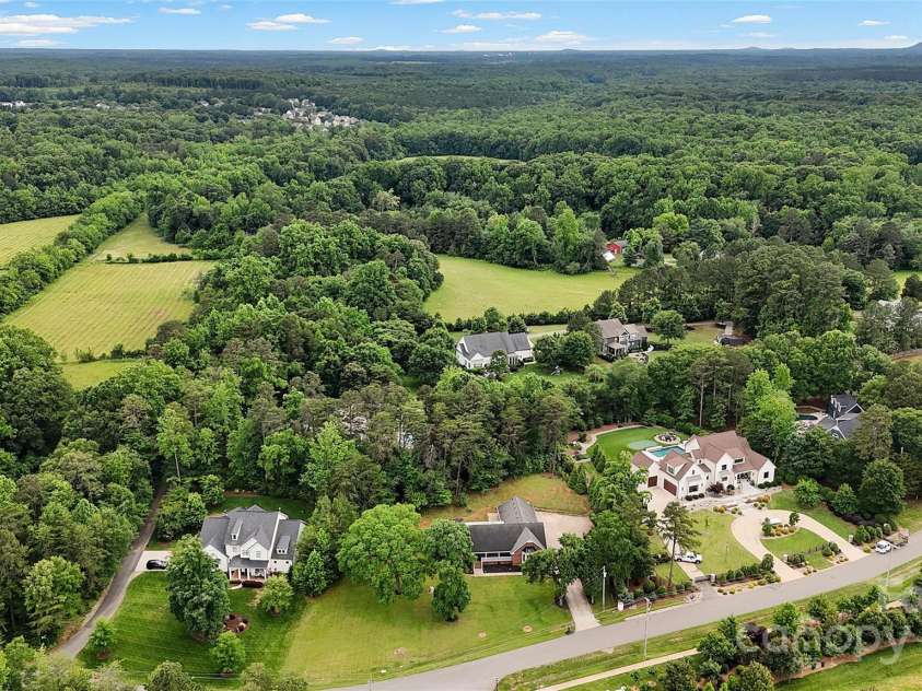 5916 Cashion Road, Huntersville, NC 28078.  MLS# CAR4266998, YatesRealty ID 20960. Country Elegance