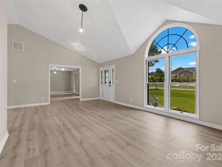 5916 Cashion Road, Huntersville, NC 28078.  MLS# CAR4266998, YatesRealty ID 20960. Family Room