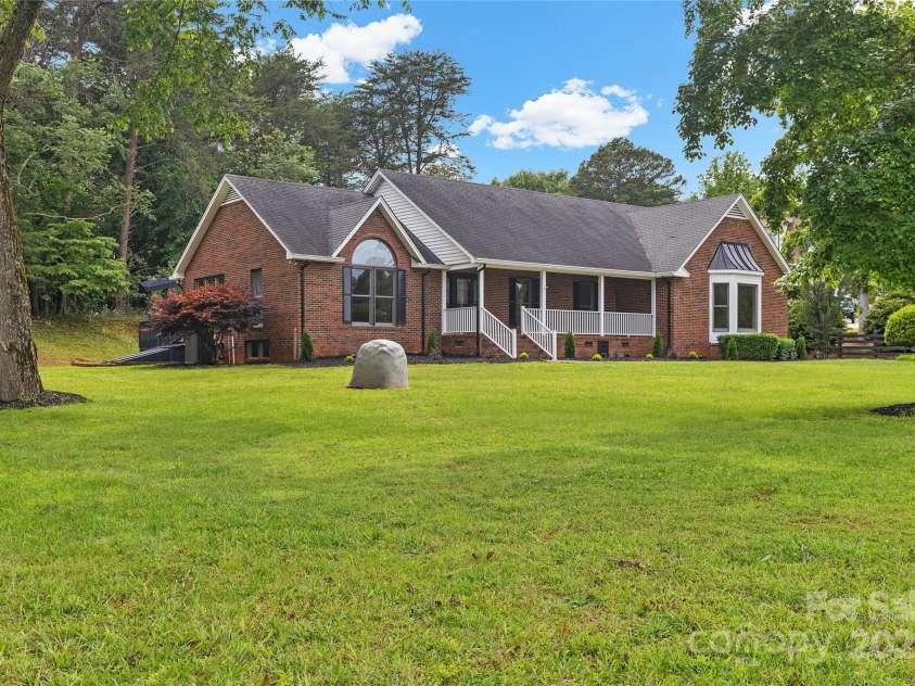 5916 Cashion Road, Huntersville, NC 28078.  MLS# CAR4266998, YatesRealty ID 20960. Hidden Gem