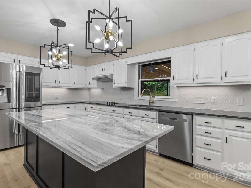 5916 Cashion Road, Huntersville, NC 28078.  MLS# CAR4266998, YatesRealty ID 20960. Kitchen