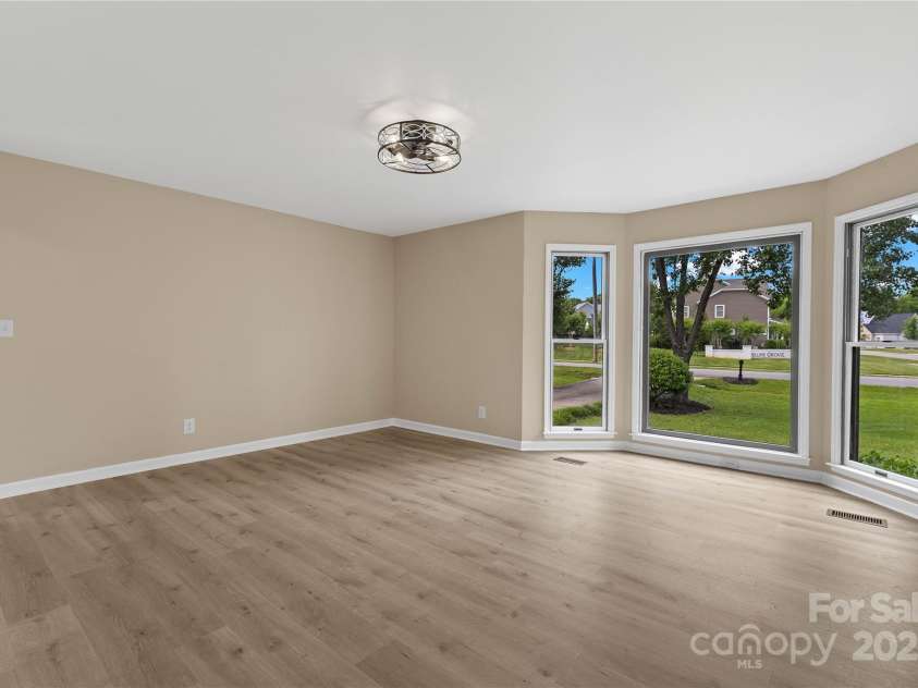 5916 Cashion Road, Huntersville, NC 28078.  MLS# CAR4266998, YatesRealty ID 20960. Main Level Primary Bedroom w/ Picture Window