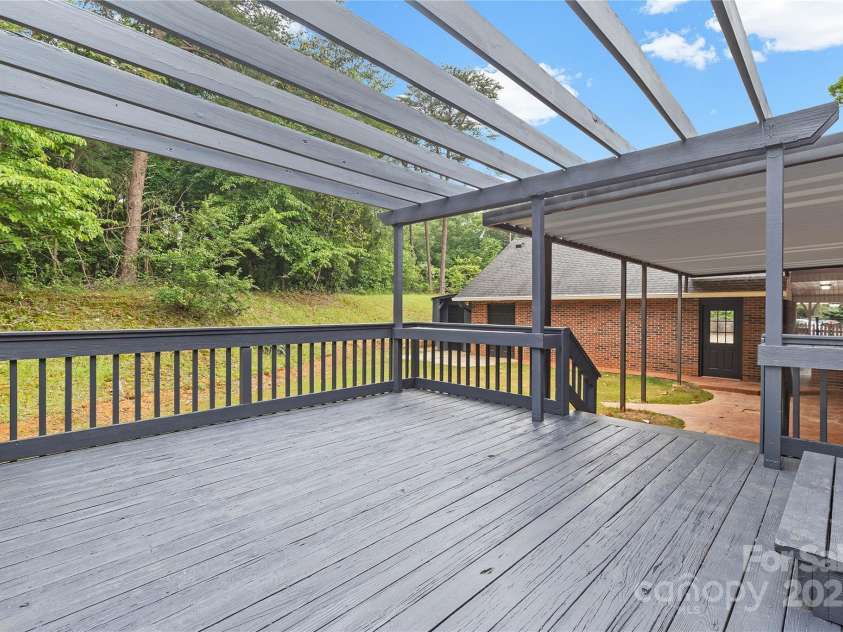 5916 Cashion Road, Huntersville, NC 28078.  MLS# CAR4266998, YatesRealty ID 20960. Sun Deck