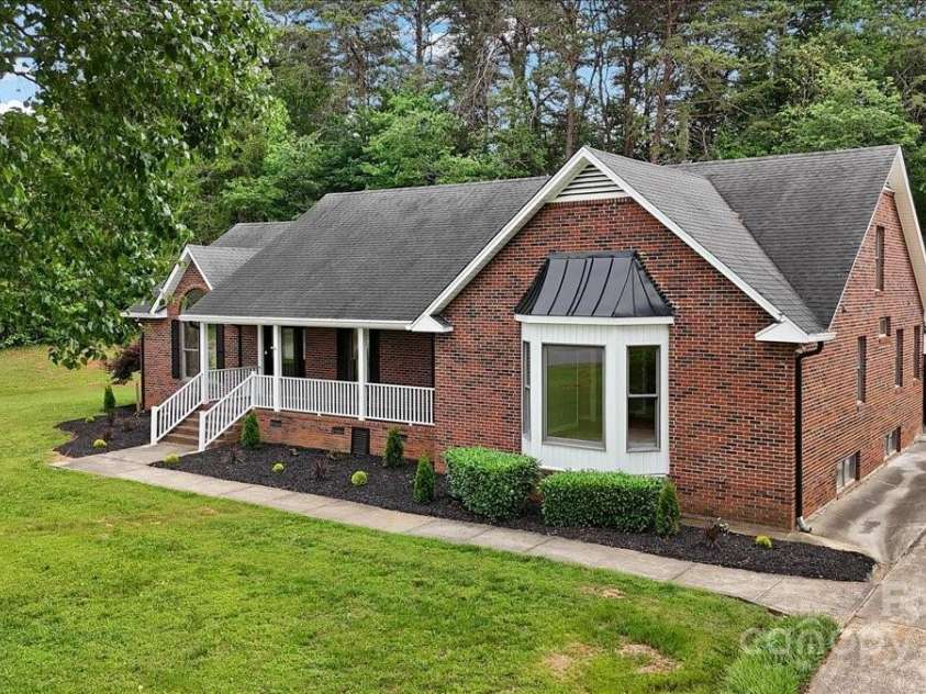 5916 Cashion Road, Huntersville, NC 28078.  MLS# CAR4311931, YatesRealty ID 20960. 