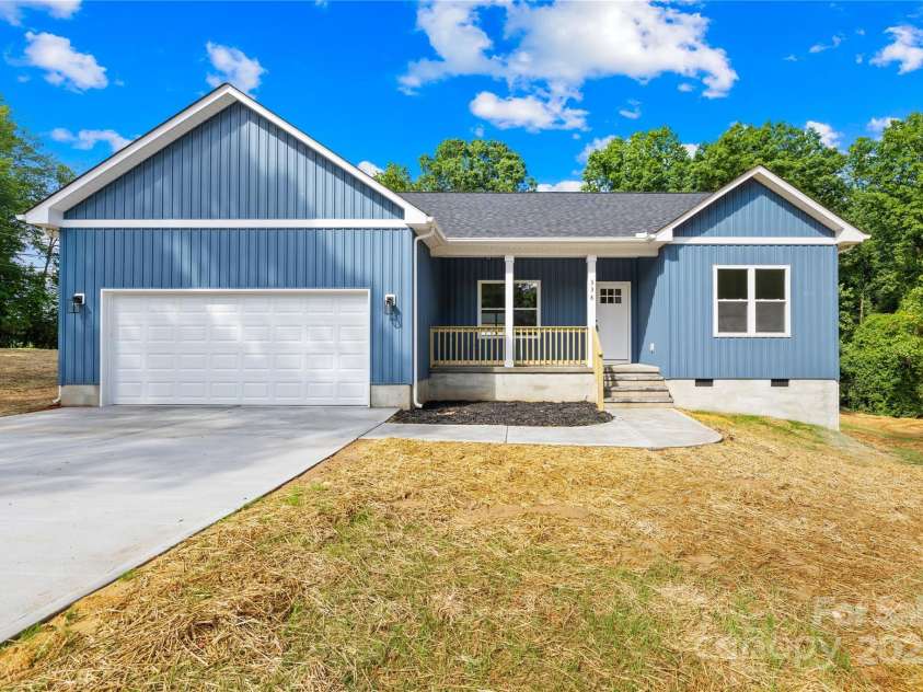 338 Hollingswood Drive, Statesville, NC 28625.  MLS# CAR4267141, YatesRealty ID 20961. 