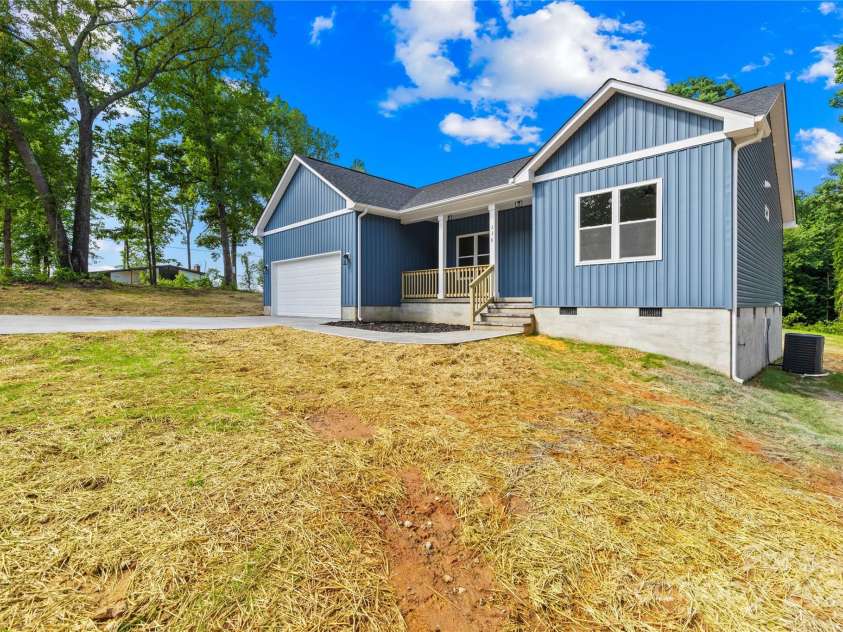 338 Hollingswood Drive, Statesville, NC 28625.  MLS# CAR4267141, YatesRealty ID 20961. 