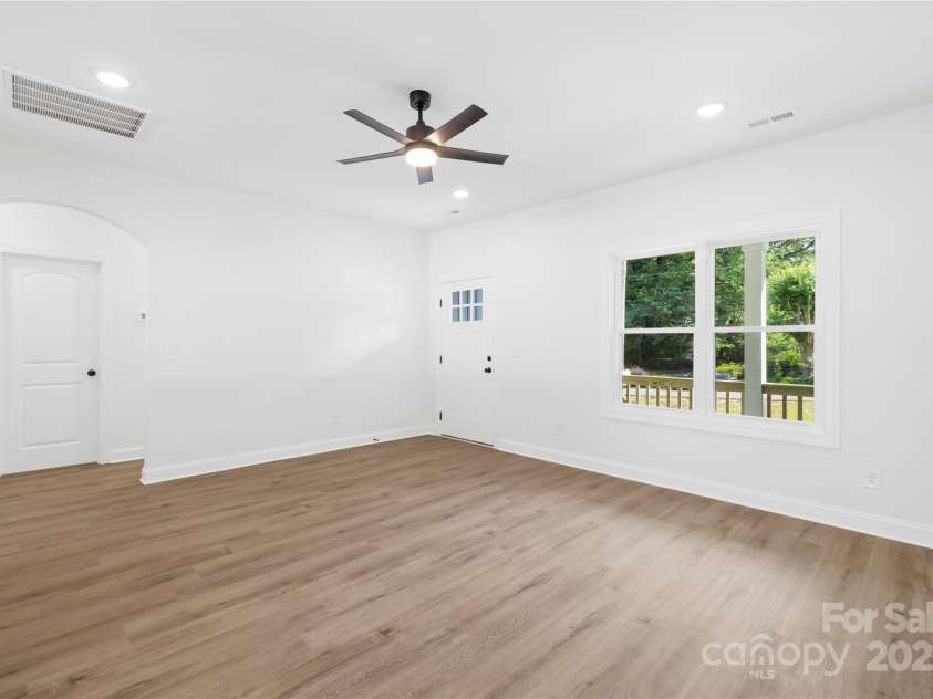 338 Hollingswood Drive, Statesville, NC 28625.  MLS# CAR4267141, YatesRealty ID 20961. 