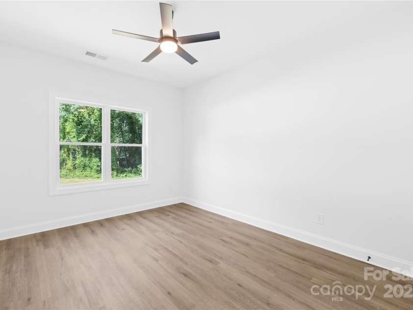 338 Hollingswood Drive, Statesville, NC 28625.  MLS# CAR4267141, YatesRealty ID 20961. 