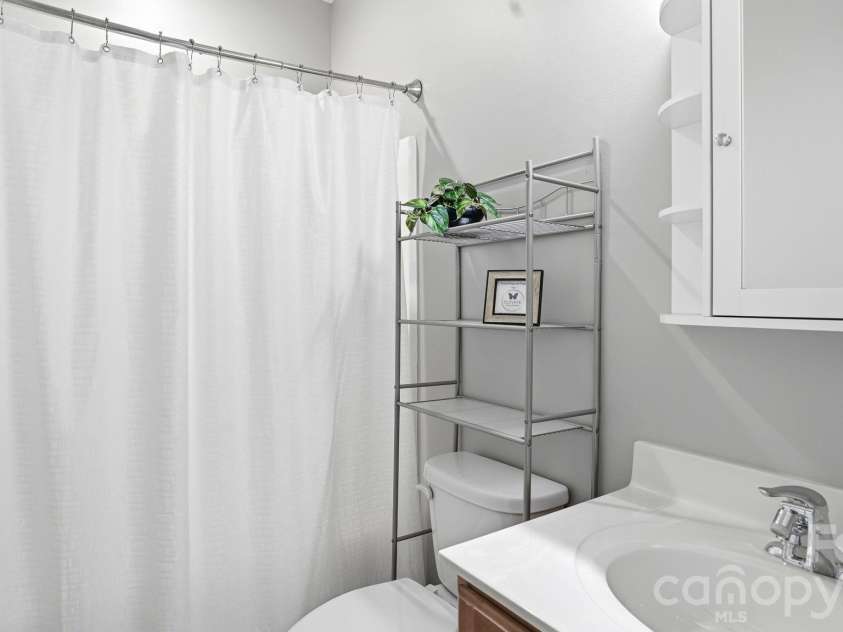 4089 Harmattan Drive, Denver, NC 28037.  MLS# CAR4377560, YatesRealty ID 20961.  Full Bath on Main