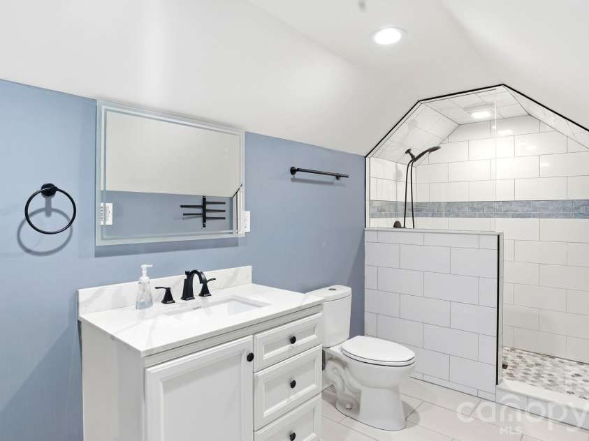 4089 Harmattan Drive, Denver, NC 28037.  MLS# CAR4377560, YatesRealty ID 20961. FULL Bathroom Upstairs