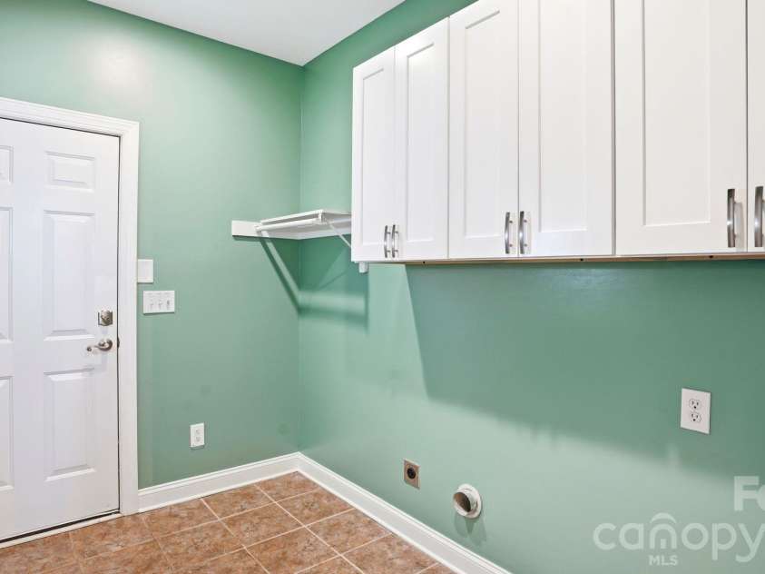4089 Harmattan Drive, Denver, NC 28037.  MLS# CAR4377560, YatesRealty ID 20961. Large Laundry Room w/Built in Cabinets