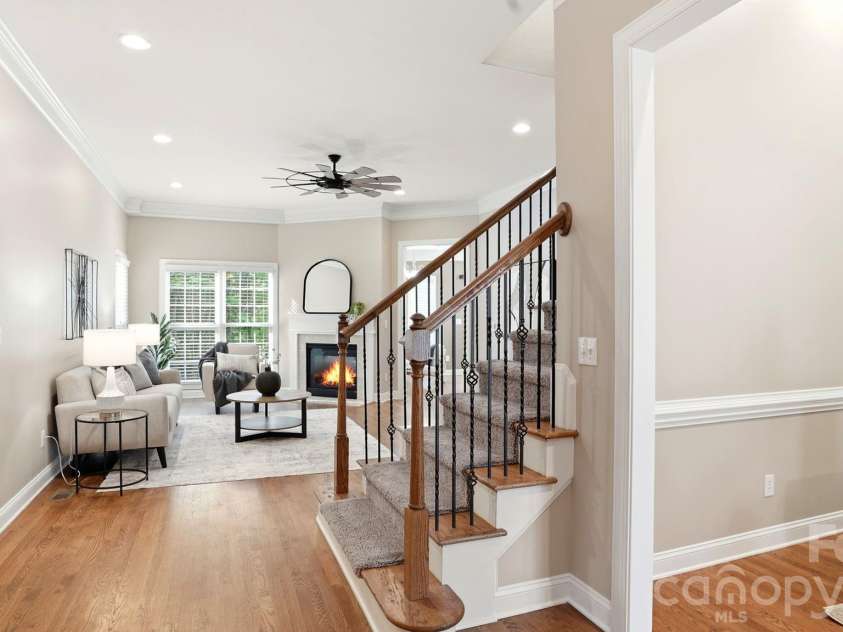 4089 Harmattan Drive, Denver, NC 28037.  MLS# CAR4377560, YatesRealty ID 20961. Sunny Foyer