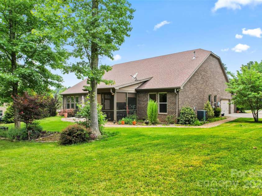 137 Leaning Tower Drive, Mooresville, NC 28117.  MLS# CAR4267715, YatesRealty ID 20962. 