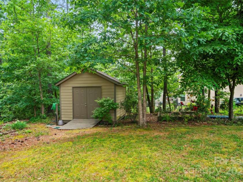 137 Leaning Tower Drive, Mooresville, NC 28117.  MLS# CAR4267715, YatesRealty ID 20962. 