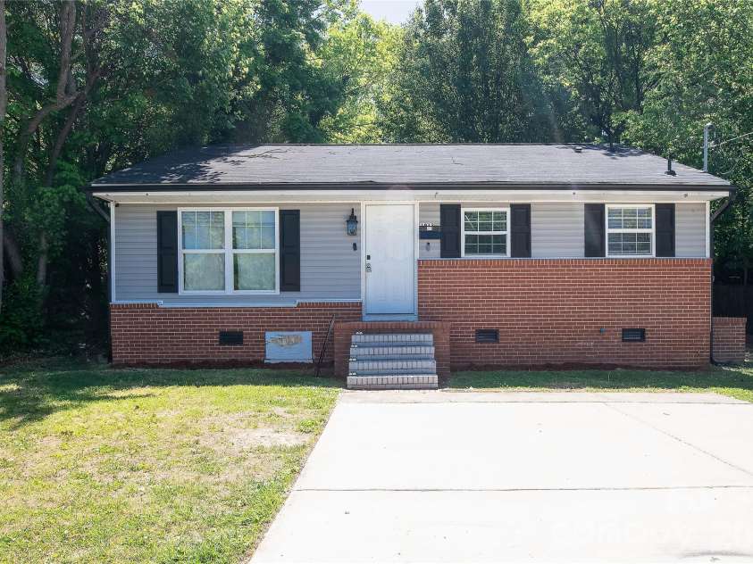 1913 Freeman Mill Road, Greensboro, NC 27406.  MLS# CAR4373896, YatesRealty ID 20962. 