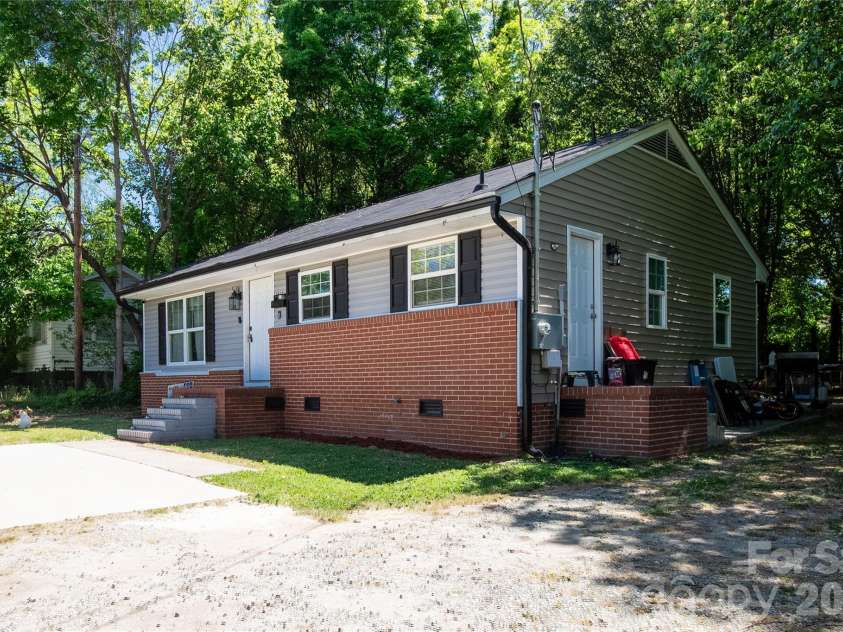 1913 Freeman Mill Road, Greensboro, NC 27406.  MLS# CAR4373896, YatesRealty ID 20962. 
