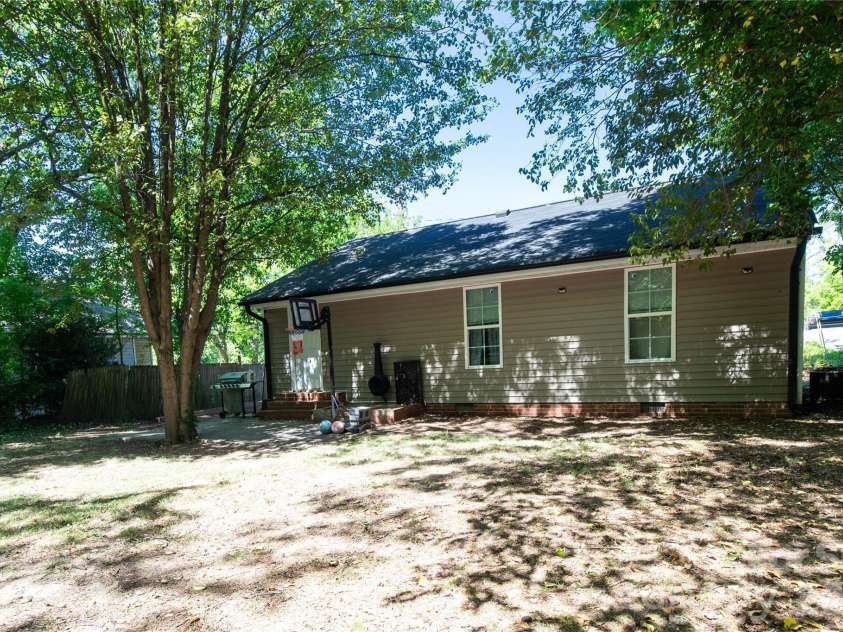 1913 Freeman Mill Road, Greensboro, NC 27406.  MLS# CAR4373896, YatesRealty ID 20962. 