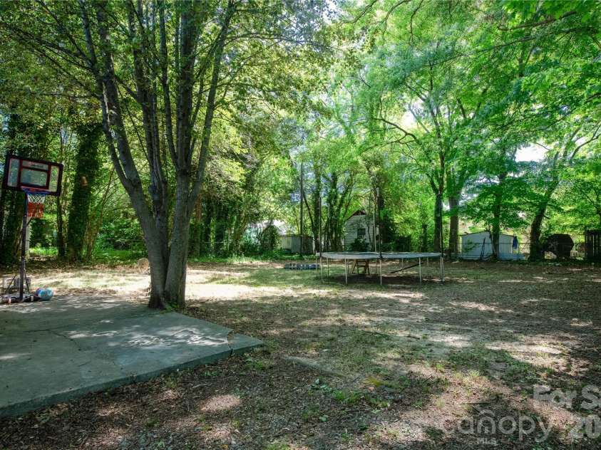 1913 Freeman Mill Road, Greensboro, NC 27406.  MLS# CAR4373896, YatesRealty ID 20962. 