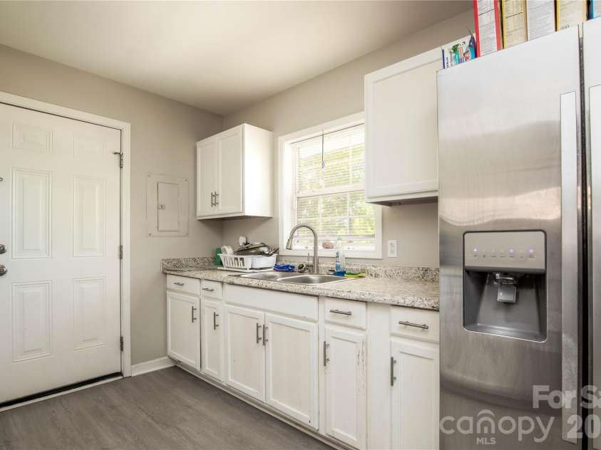 1913 Freeman Mill Road, Greensboro, NC 27406.  MLS# CAR4373896, YatesRealty ID 20962. 