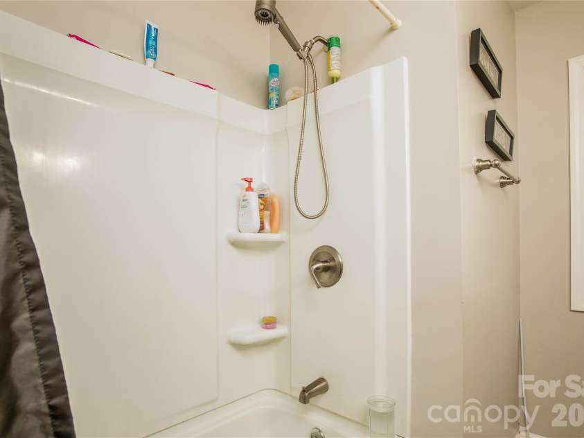 1913 Freeman Mill Road, Greensboro, NC 27406.  MLS# CAR4373896, YatesRealty ID 20962. 