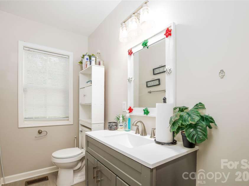 1913 Freeman Mill Road, Greensboro, NC 27406.  MLS# CAR4373896, YatesRealty ID 20962. 