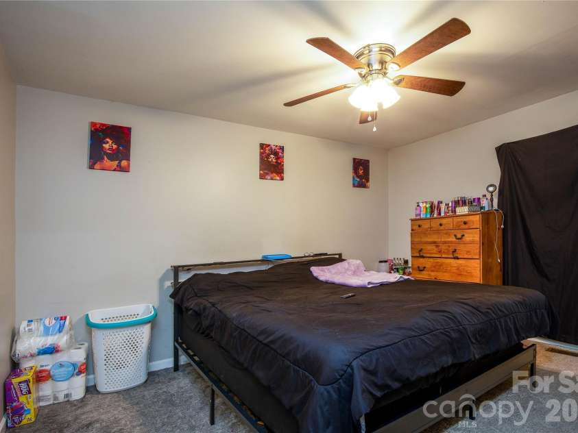 1913 Freeman Mill Road, Greensboro, NC 27406.  MLS# CAR4373896, YatesRealty ID 20962. 