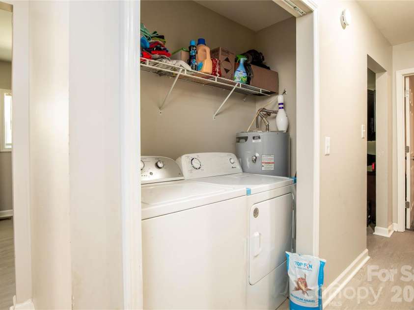 1913 Freeman Mill Road, Greensboro, NC 27406.  MLS# CAR4373896, YatesRealty ID 20962. 